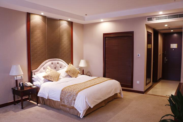 Room 9 of 48