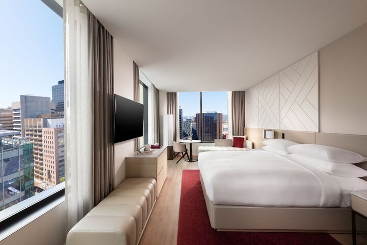 Room 33 of 95