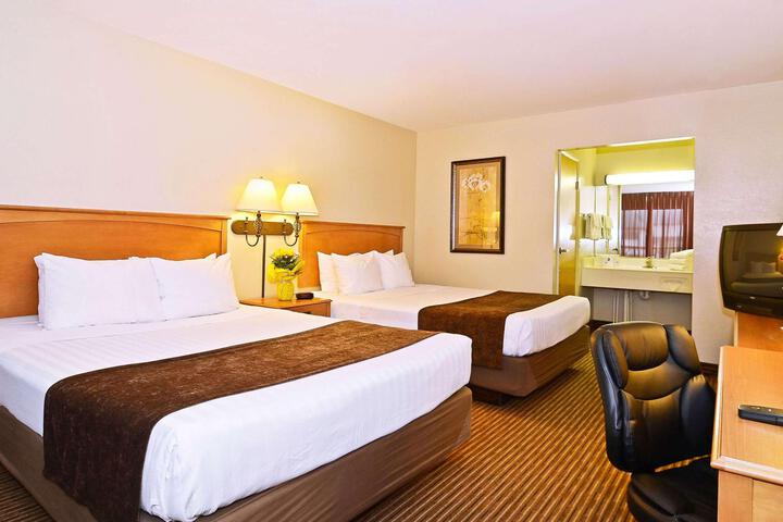 1 King Bed (6 of 12)