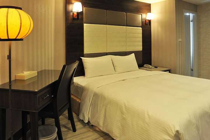 Room 30 of 61