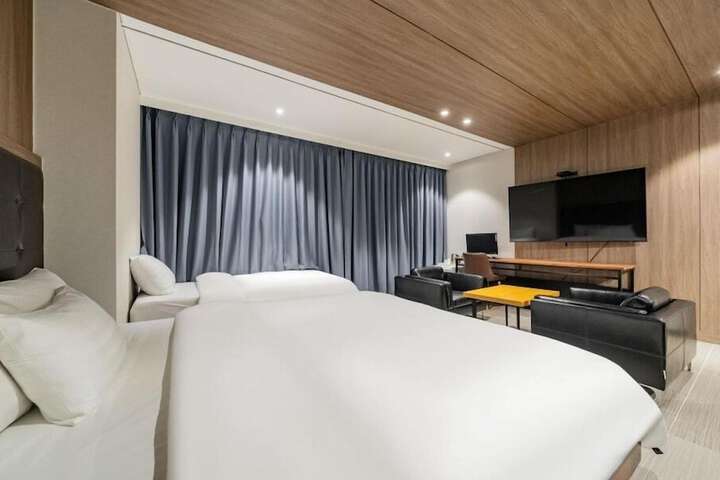 Room 12 of 20