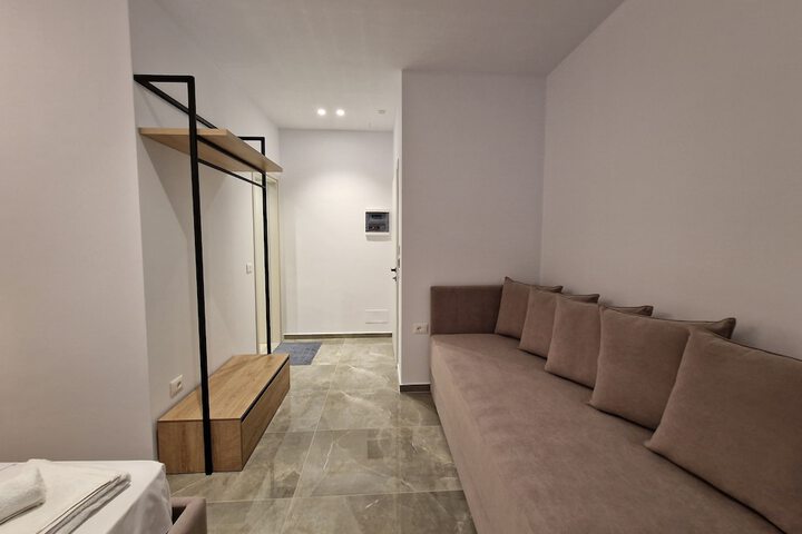 Room 12 of 73