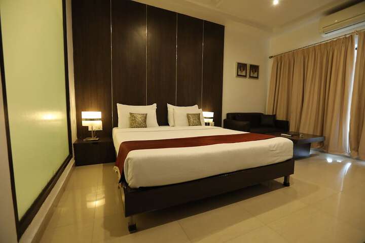Room 6 of 31