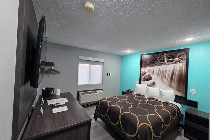 Room 6 of 25