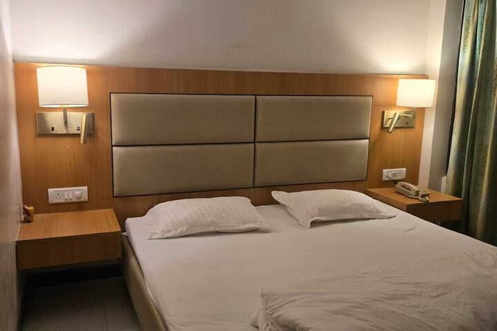 Room 6 of 7