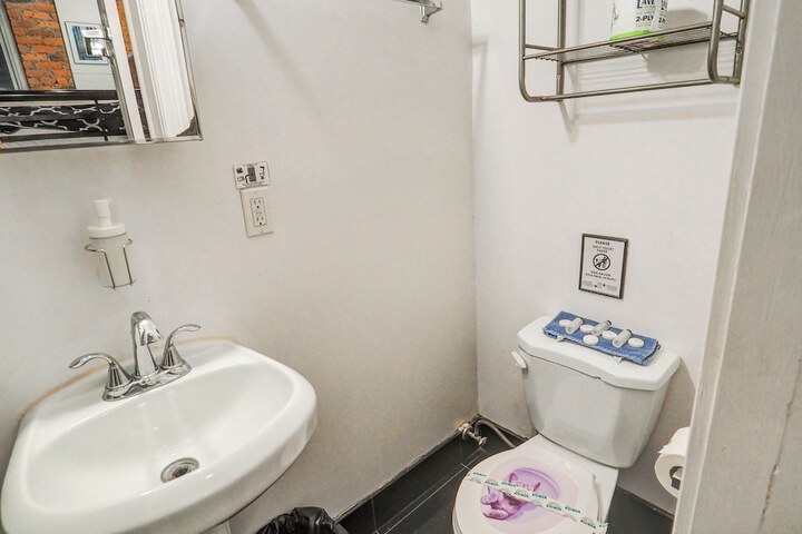 Room 244 of 268