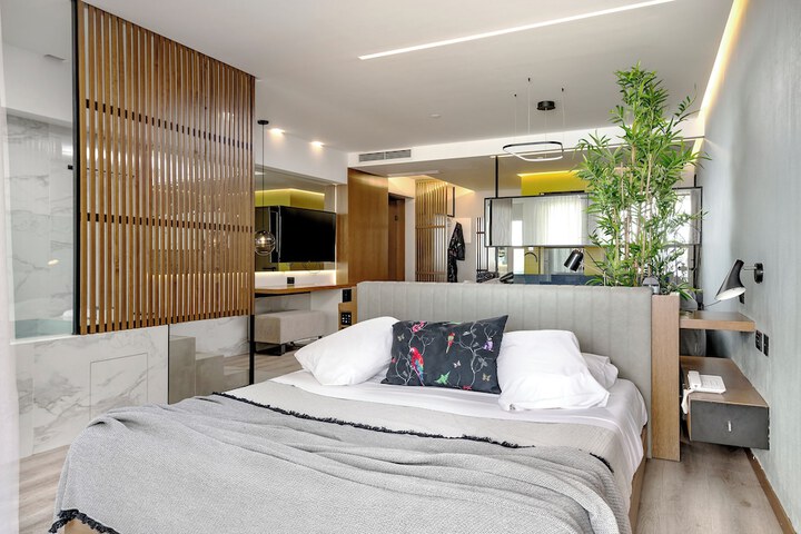 Room 40 of 145