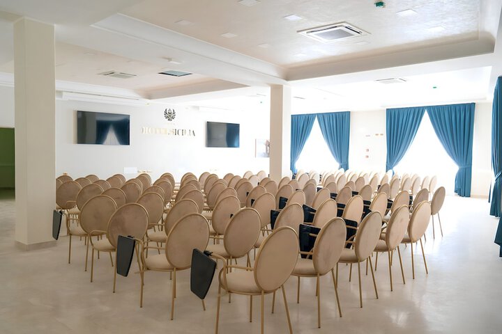 Business Center 18 of 19