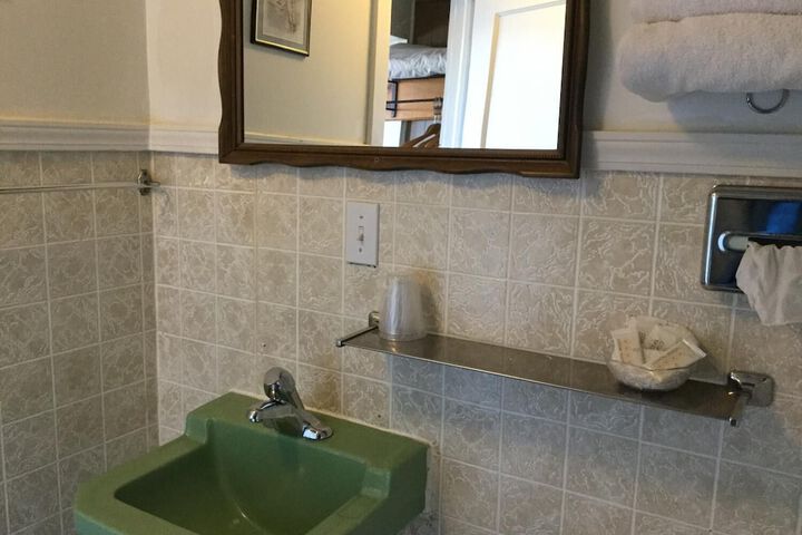 Room 12 of 21