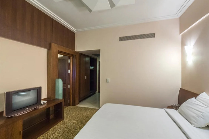 Room 5 of 19