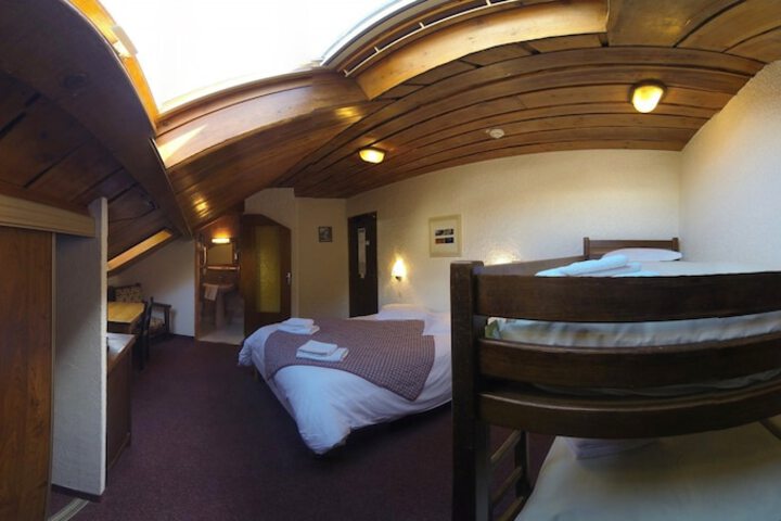 Room 33 of 60