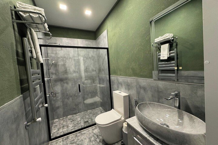 Room 5 of 32