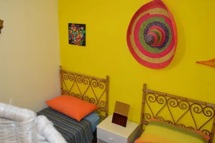 Room 9 of 16