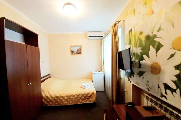 Room 6 of 34