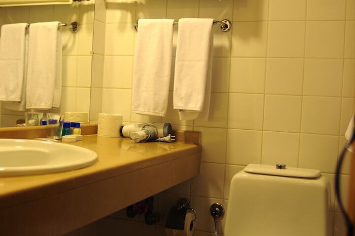 Room 46 of 48