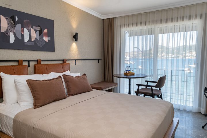 Room 4 of 63