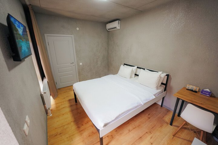 Room 11 of 22