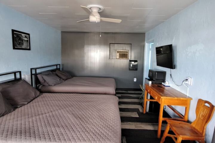 Room 1 of 28