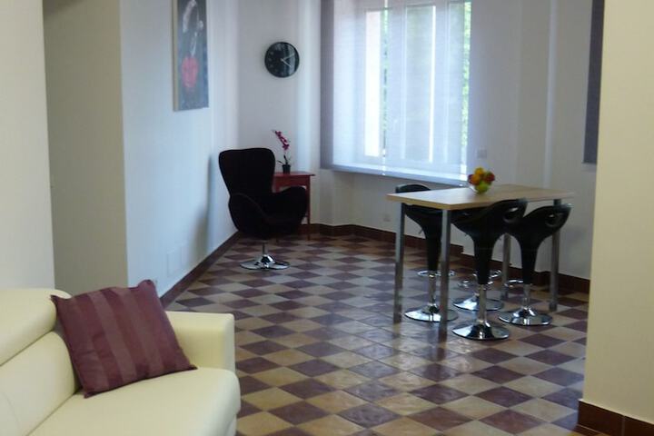 Room 27 of 48