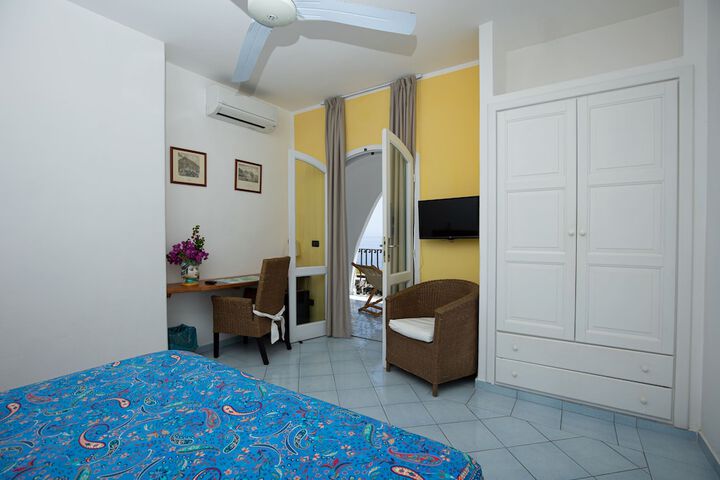 Room 7 of 49