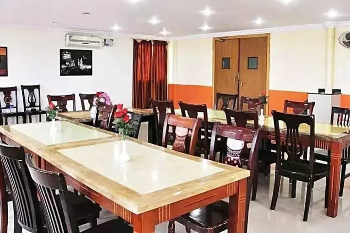 Dining 7 of 8