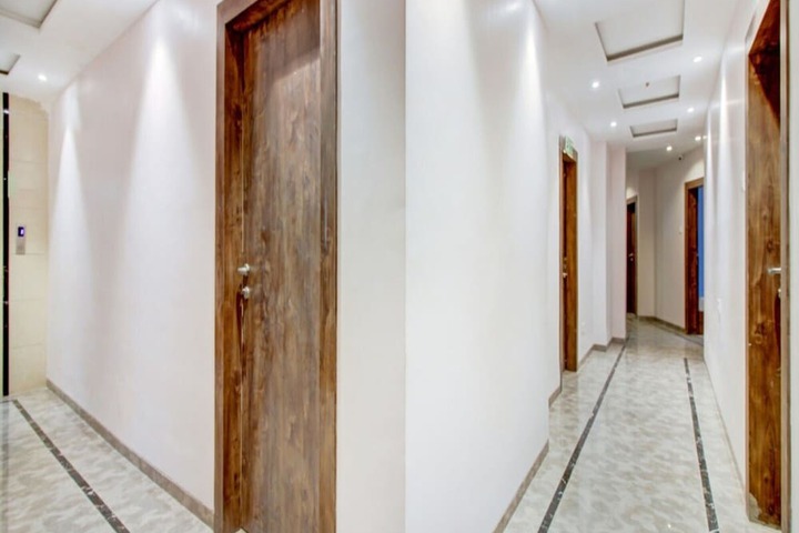 Room 12 of 16