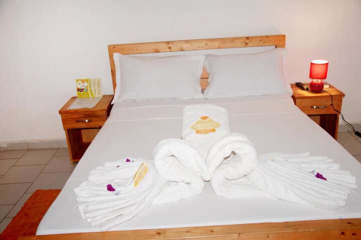 Room 9 of 48
