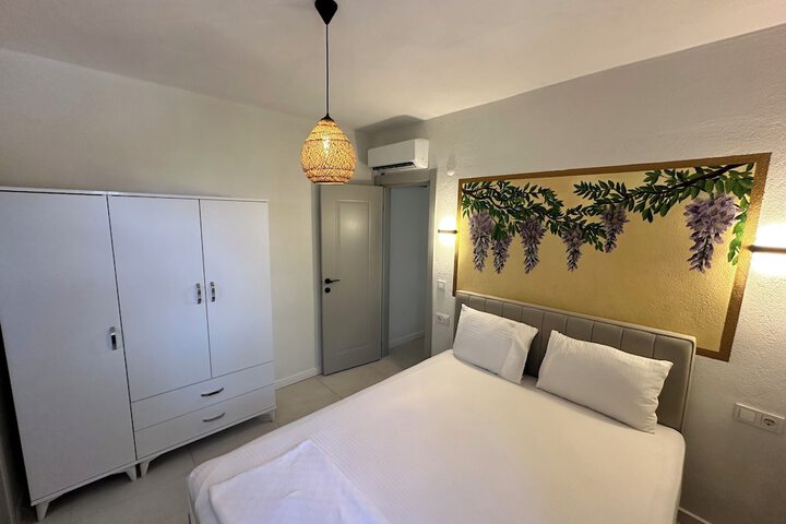 Room 32 of 64