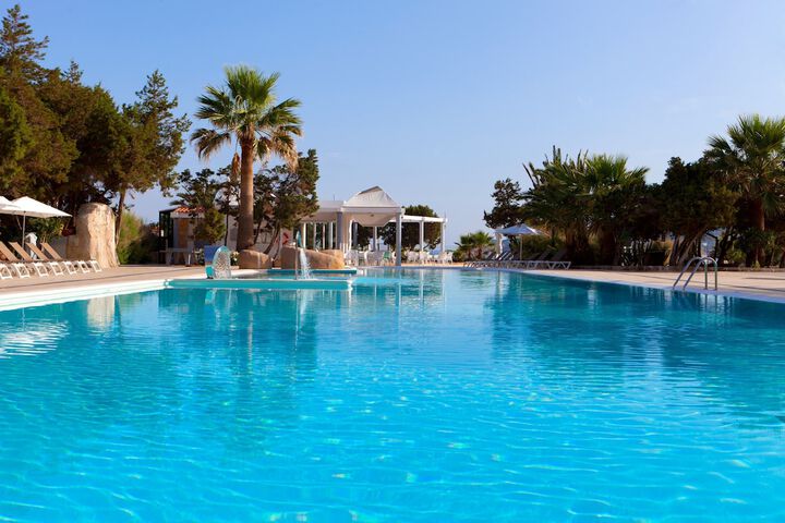 Hotel with Pool