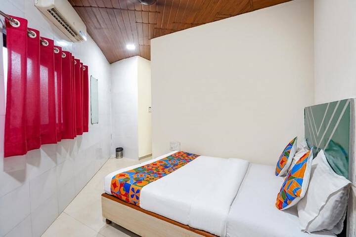 Room 27 of 61