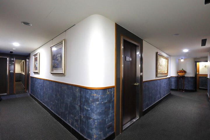 Ballroom/Hall 72 of 74