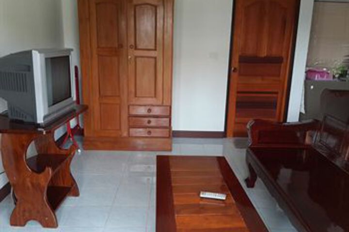 Room 12 of 18