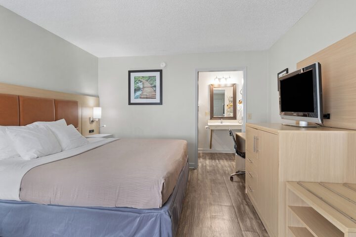Standard King Bed Stair Accessible Only Bathtub (2 of 23)