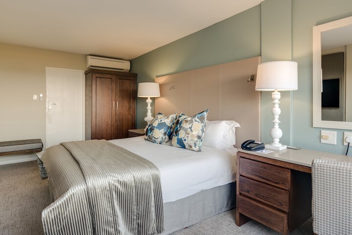 Room 3 of 77
