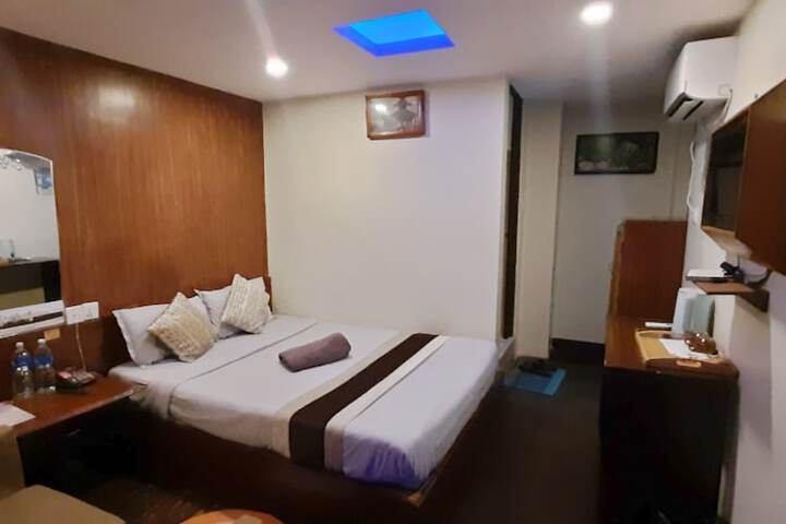 Room 73 of 122