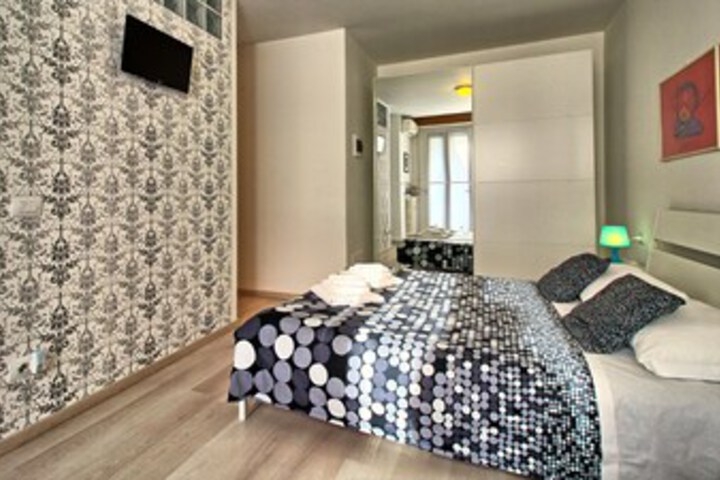 Room 32 of 40