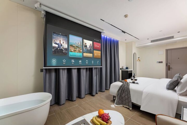 Room 5 of 13