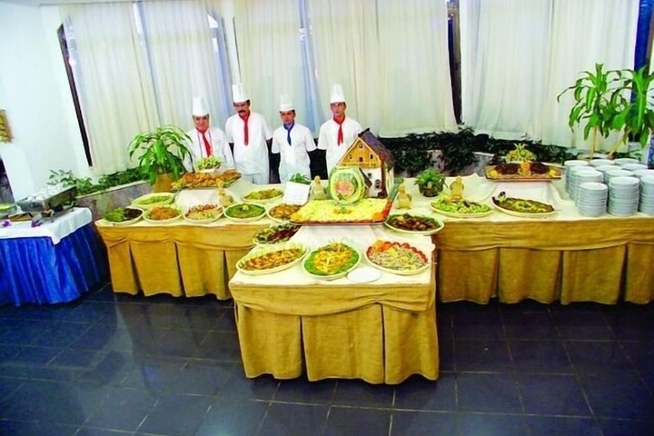 Dining 23 of 31