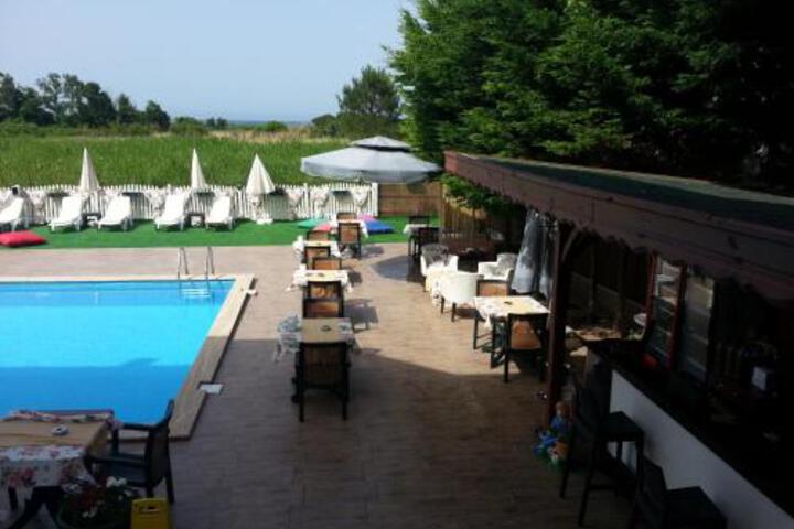 Pool 102 of 108