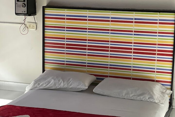 Room 4 of 10