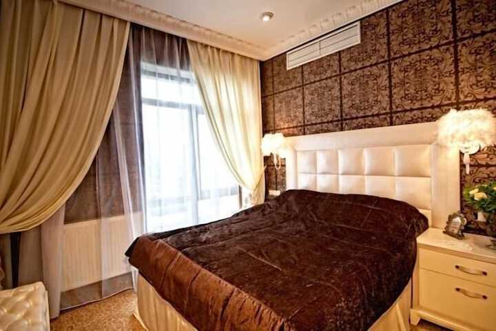 Room 9 of 30
