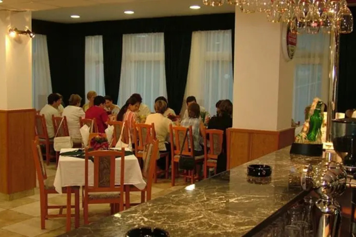 Dining 14 of 21