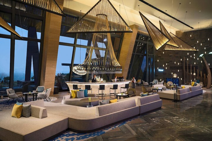 Lounge 114 of 151