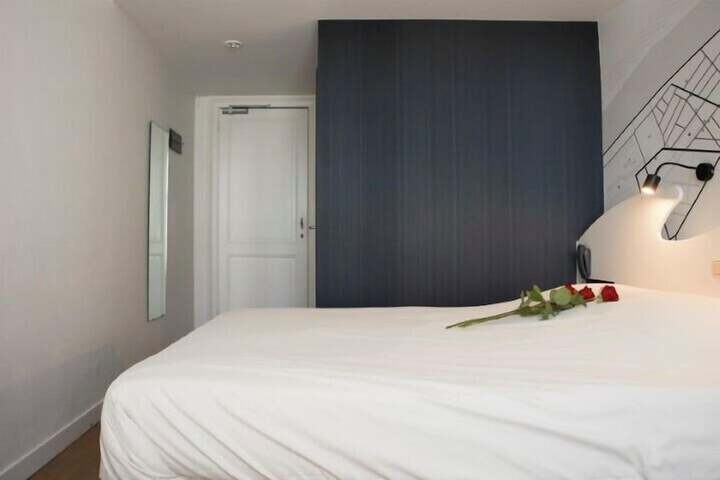 Room 13 of 77