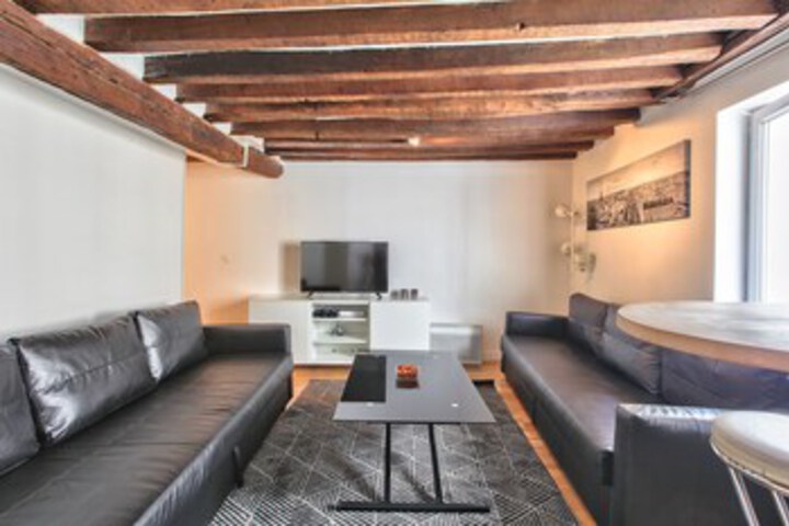 Room 10 of 14