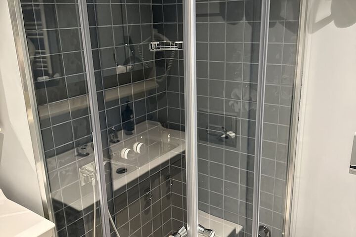 Room 15 of 15