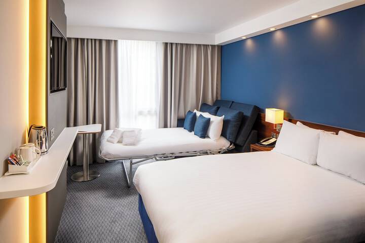 Room 3 of 44