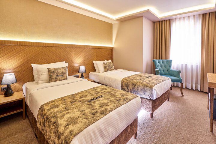 Room 16 of 34