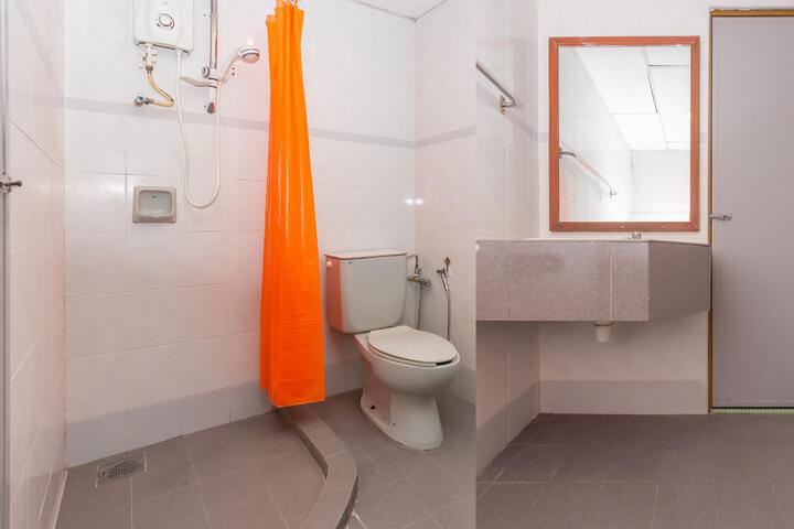 Room 8 of 18