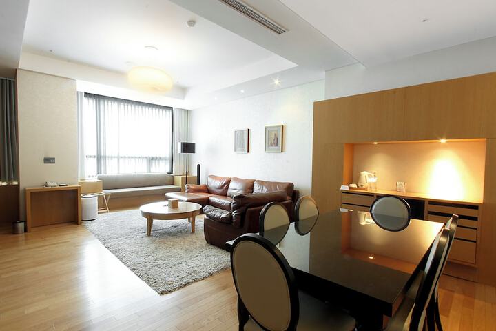 Room 26 of 61